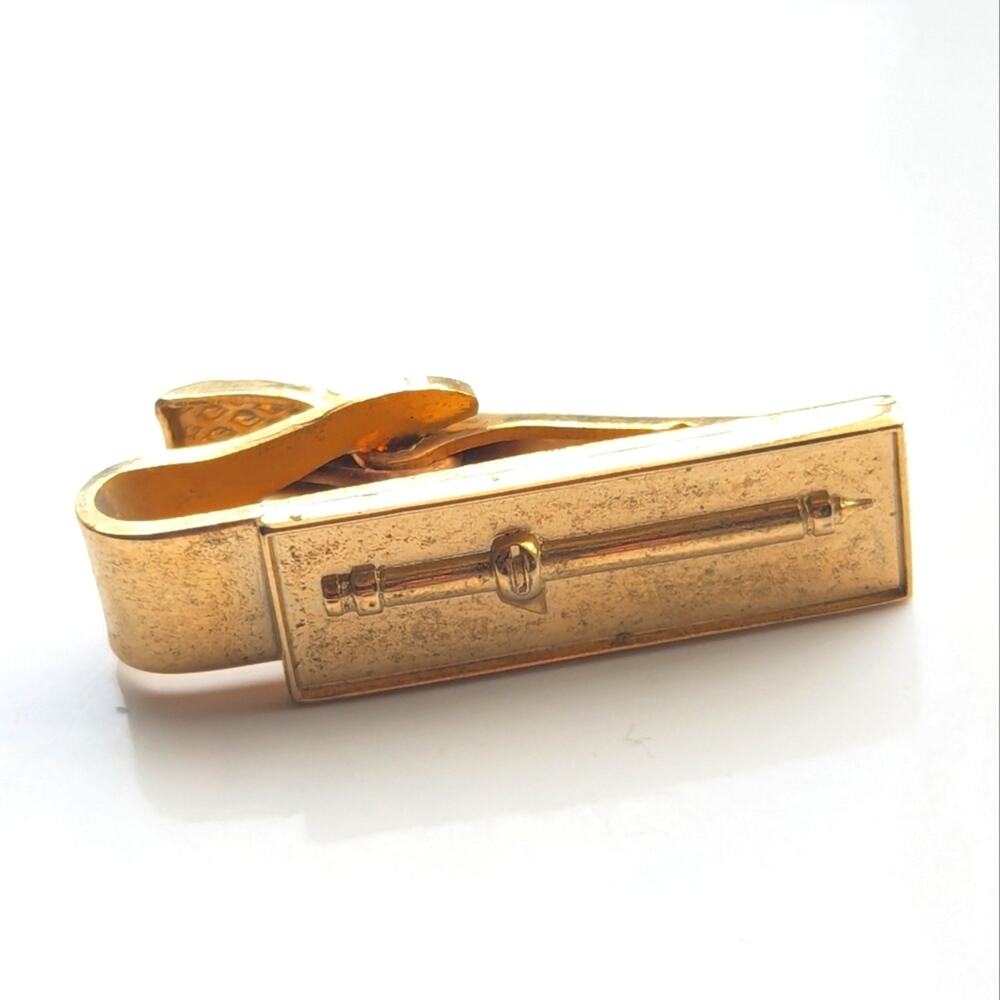 Vintage Estate Robbins Co. Rich Gold Tone Ornate Sword Detail Tie Clasp